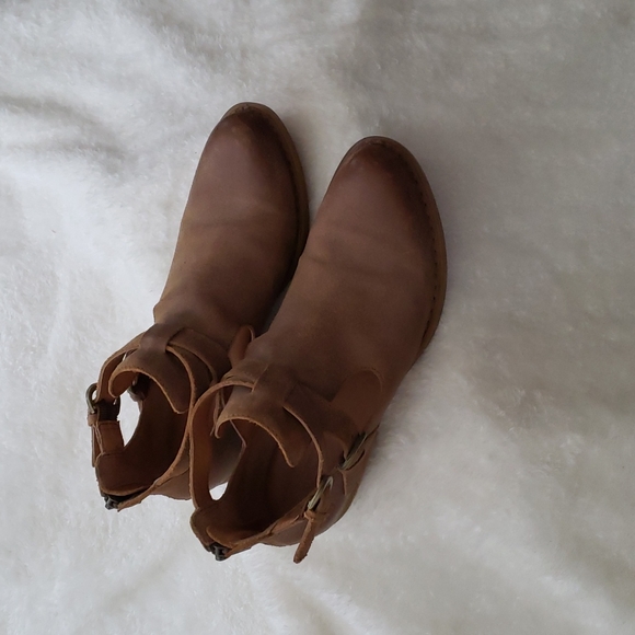 Born Shoes - Born Women's Kamilla in Sand Distressed Brown Boot 8M